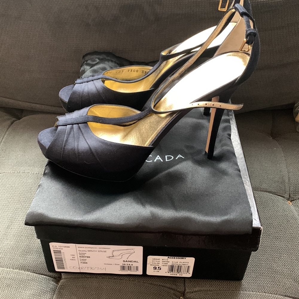 Escada silk navy tstrap platform 39.5 NIB $590